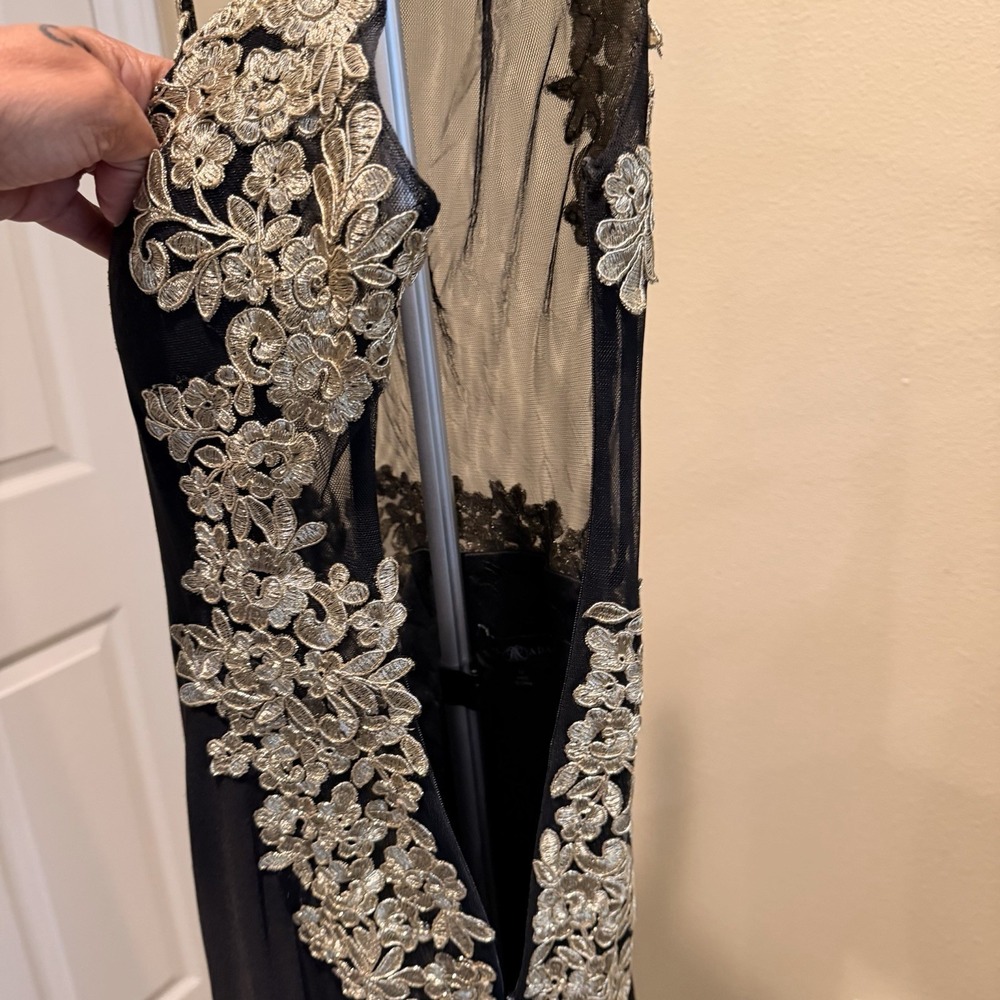 Betsy & Adam Women's 0 Black Gold Embroidered Mermaid Formal Evening Gown - Picture 9 of 16